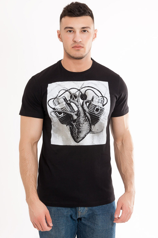 Бренды футболок. Футболка марка. Бренды футболок. Футболка марка. Футболки с брендом компании.