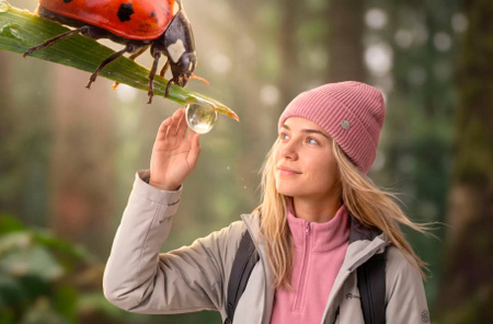 Женщинам