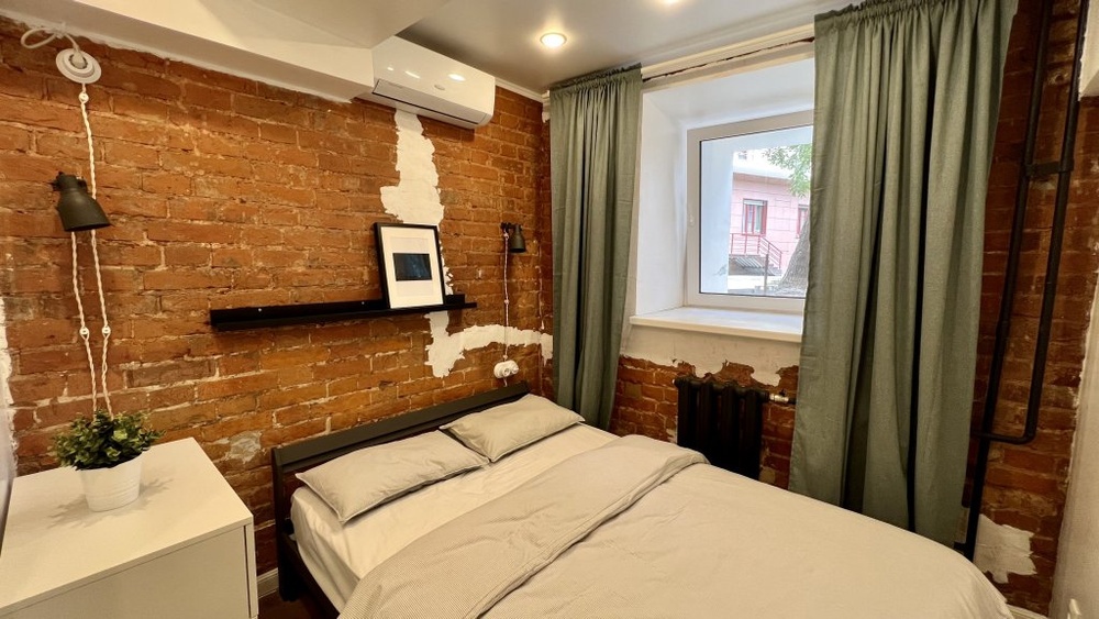 Апартаменты на никитской. Бар сетка казань бар. Апартаменты на никитской. Балакиревский переулок 23 апартаменты. Большая никитская апартаменты.