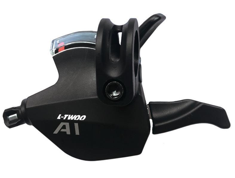 Шифтер левый L-TWOO A1 3ск., Shimano совместим, Кабель со сверхнизким трением. Индикатор передачи Шифтер левый L-TWOO A1 3ск., Shimano совместим, Кабель со сверхнизким трением. Индикатор передачи