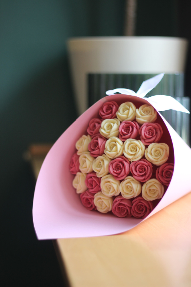 Шоколадные розы - 27 роз в букете из бельгийского шоколада  #1
