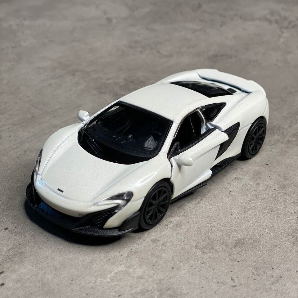 Металлическая машинка Welly McLAREN 675LT COUPE Макларен Купе, инерционная,  цвет Белый