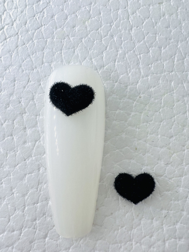 Фигурки на ногти. Объемные сердца 2 шт (7* 6 мм черные). Декор и дизайн для ногтей. Стразы для маникюра. #1
