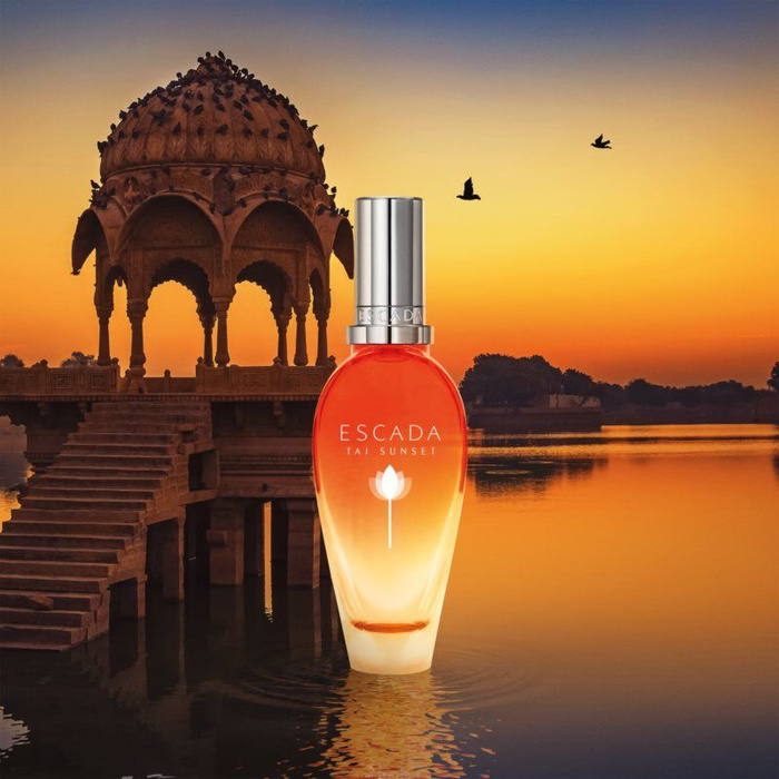 Туалетная вода sunset. Escada Taj Sunset тестер. Escada Taj Sunset Nova Parfum w-1. Сансет Парфюм для женщин. Реклама духов Escada Taj Sunset.