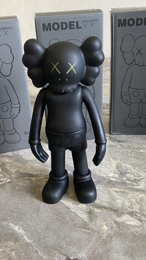 Фигурка декоративная KAWS купить на OZON по низкой цене (1140560045)
