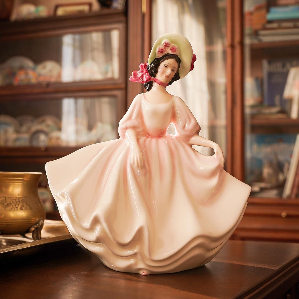 Royal Doulton статуэтка леди "Sunday Best", Англия, 1955-1995 гг. #1