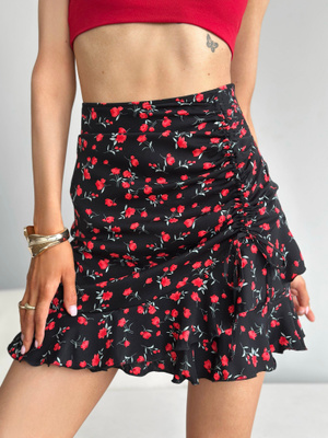 Олар мини юбка киіп, төрт аяқтап тұрады