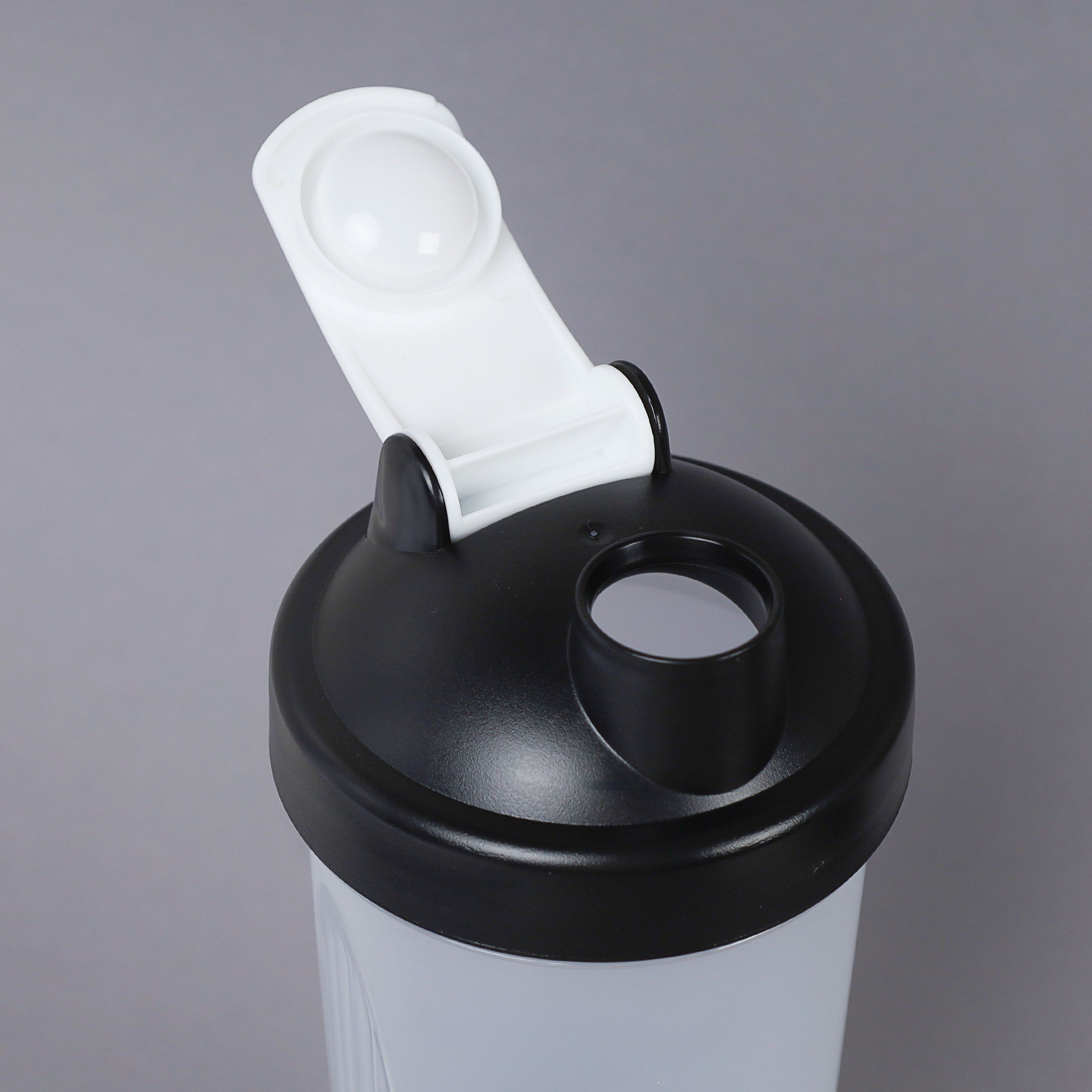 Бутылка/Шейкер SHAKER SHS-600 бело-чёрная, для спортивного питания Бутылка/Шейкер SHAKER SHS-600 бело-чёрная, для спортивного питания