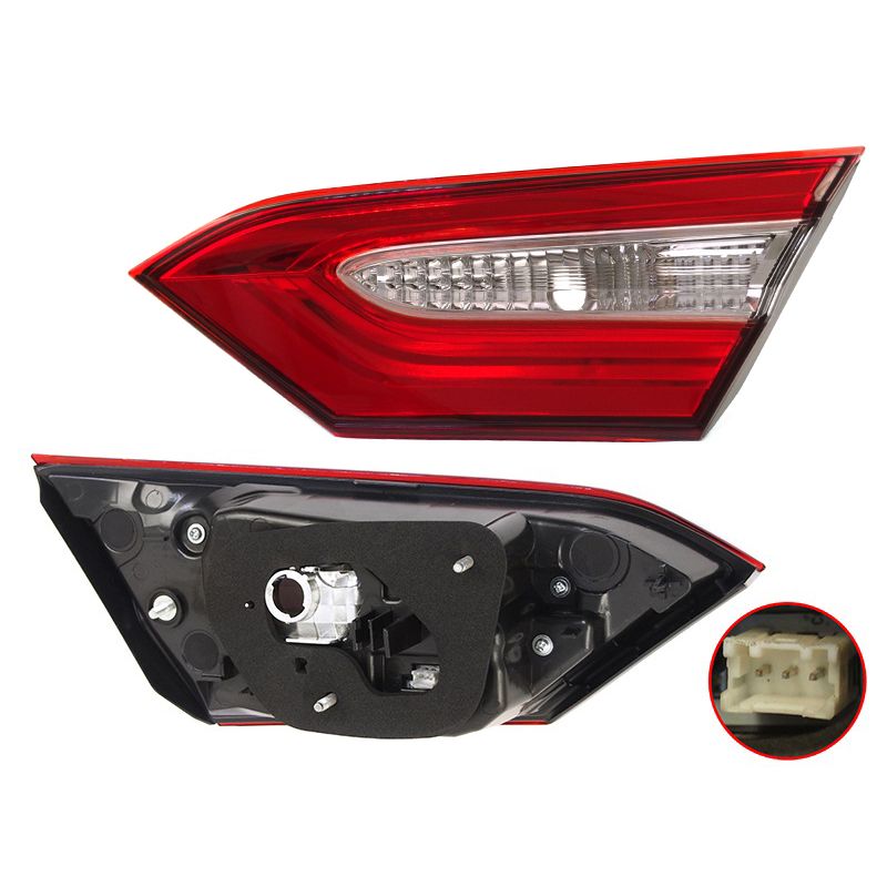 Фонарь в крышку багажника Toyota Camry (XV70) 17-22 (Справа)