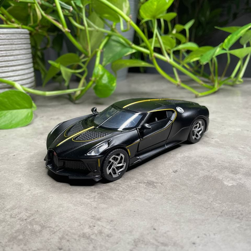 Металлическая машинка Bugatti La Voiture Noire 1:32, 15.5 см. инерционная,  свет, звук, цвет Черный