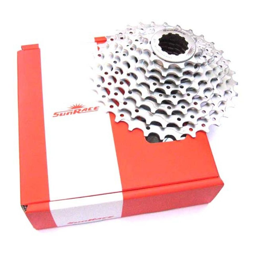 Кассета8скоростей11-28ТSunRaceR86,хром,набарабан.Вкраснойкоробке