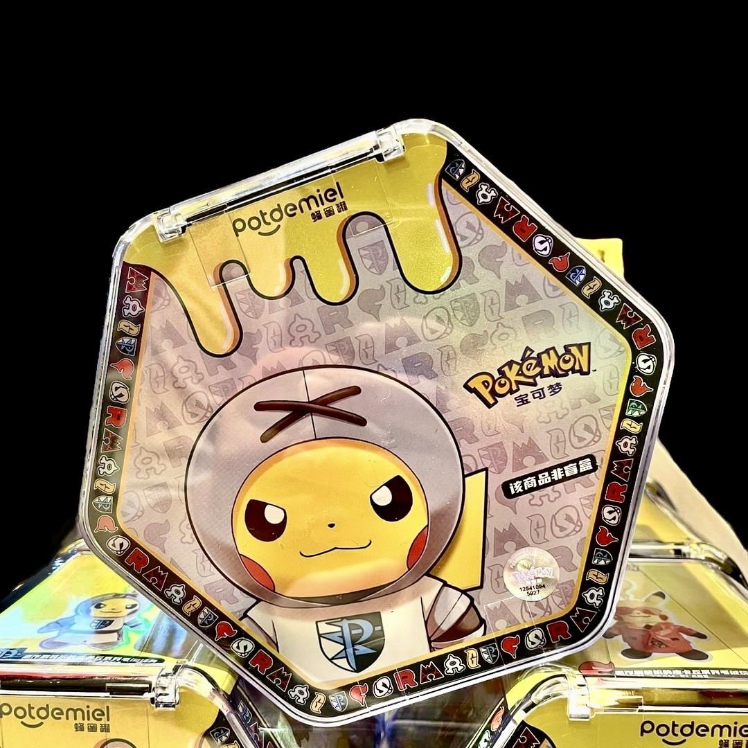 Коллекционная фигурка плюшевая Pokemon Potdemiel - Виллан Пикачу, 1 случайный сюрприз-бокс