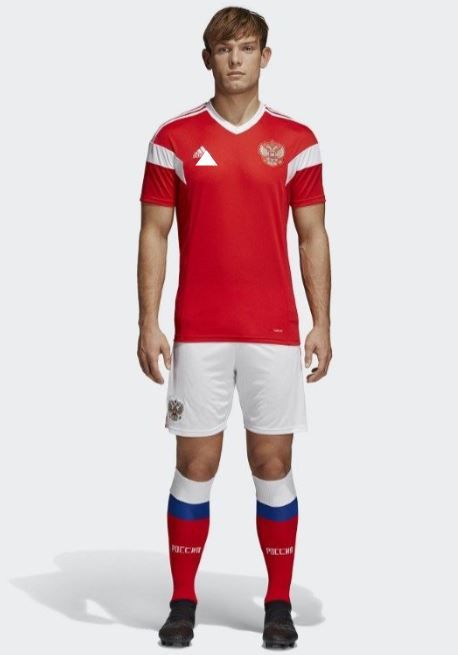 футболист в форме сборной России