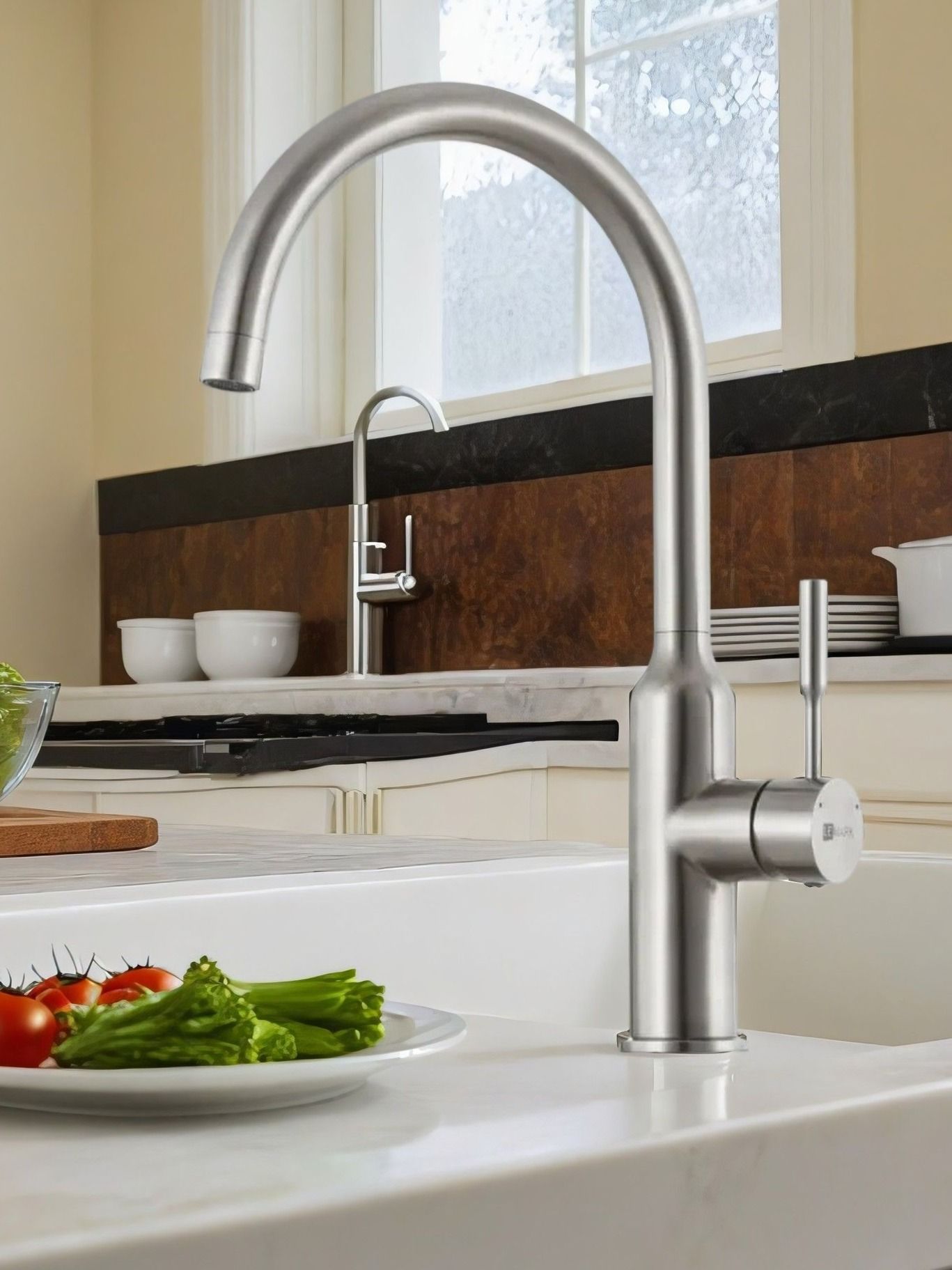 Lemark LM5079S "Эксперт" Смеситель для кухни с поворотным изливом, сталь — купить в Алматы