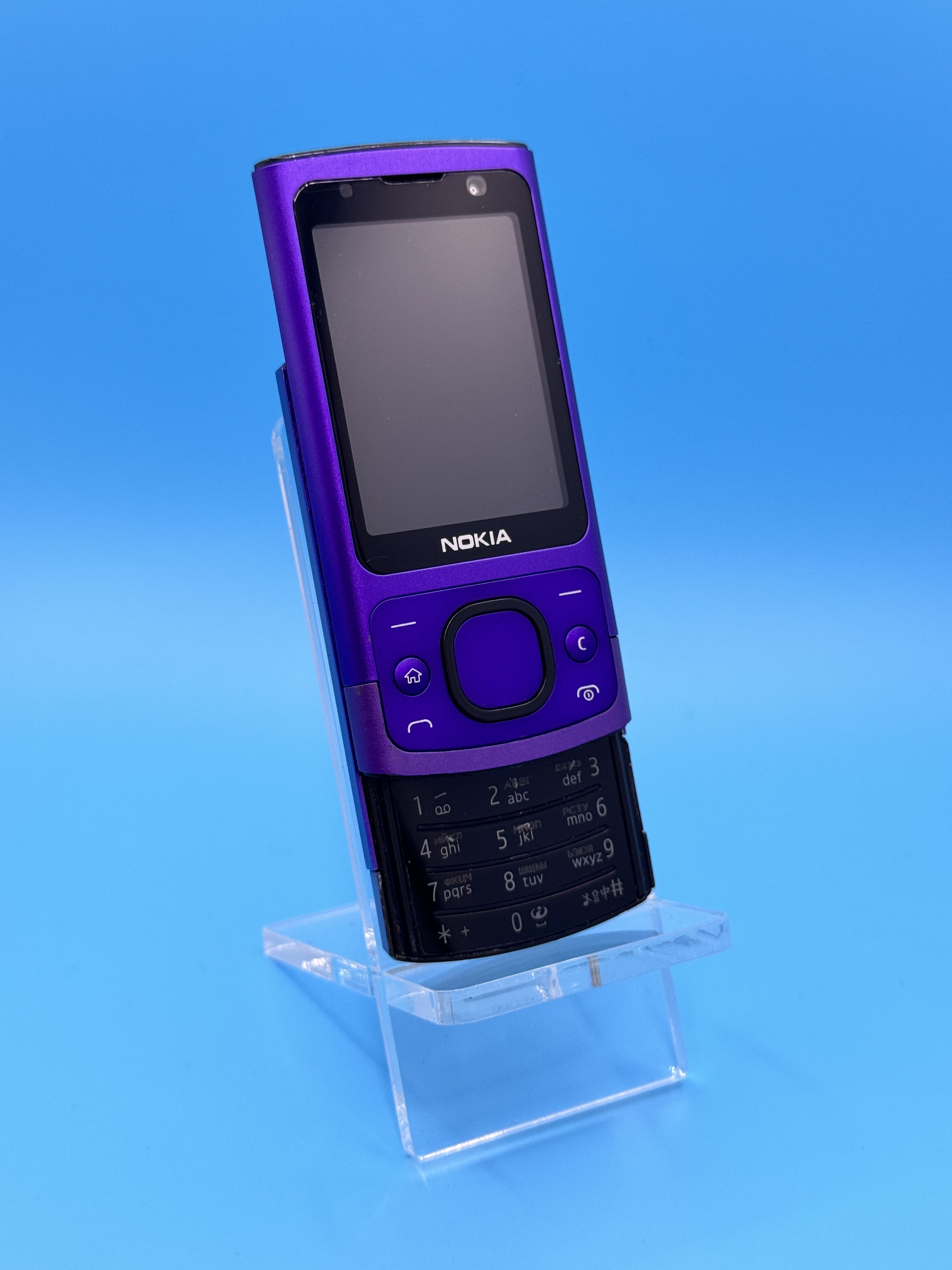 Жыртық колготки киген кемпір