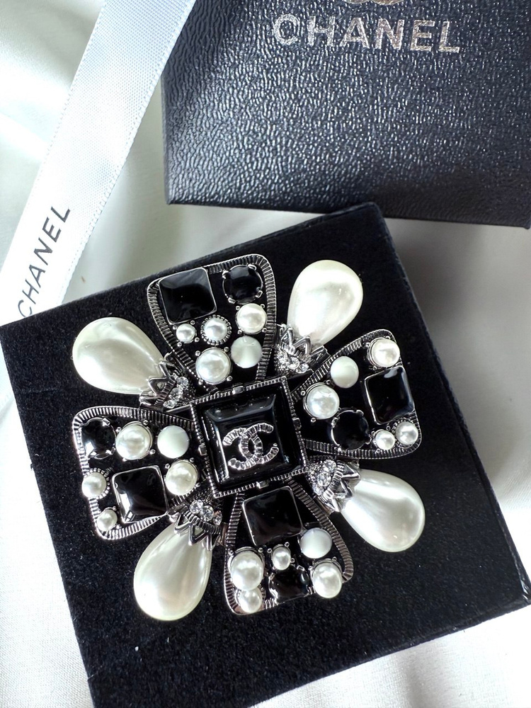Chanel Брошь #1