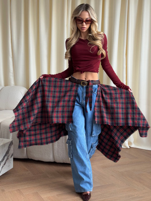 Киімдегі қыздардың әуесқой суреттері