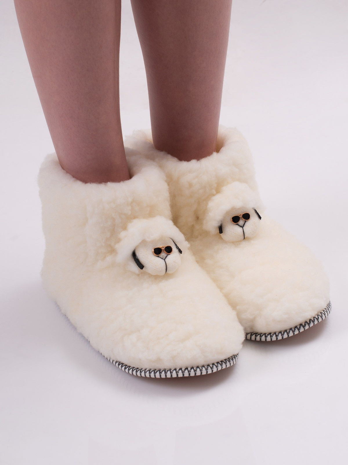 Окутывают ноги теплом и уютом, будто вы только что вернулись из зимней сказки.