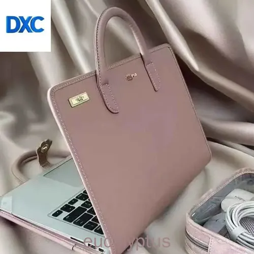 Розовая сумка для ноутбука в девчачьем стиле