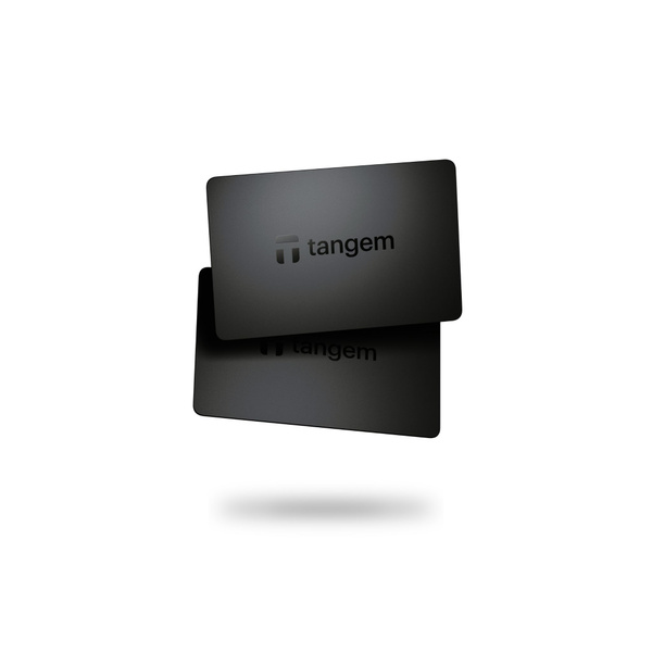 два аппаратных кошелька разных брендов на сером фоне