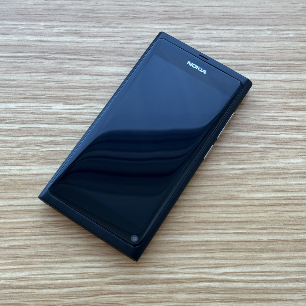 Nokia Смартфон N9 Global 1/16 ГБ, черный