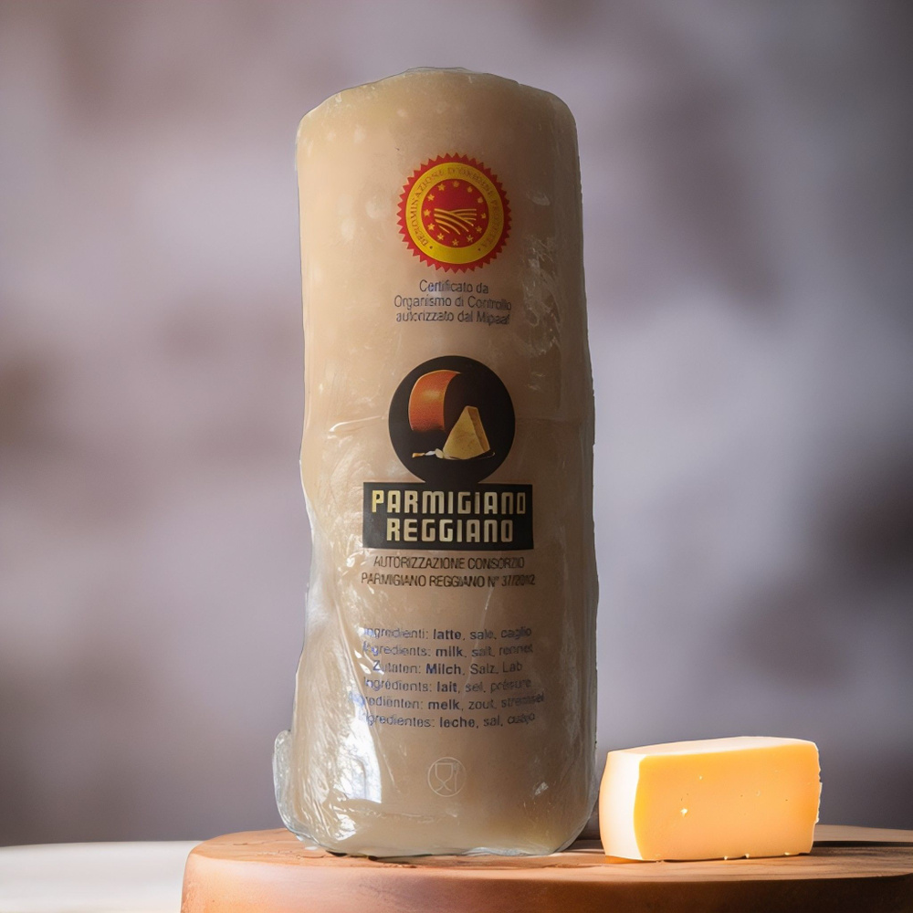 Итальянский сыр Пармезан (серединка головы), 250 гр, GRAN DUCA (Parmigiano  Reggiano/Пармижано Реджано ГРАН ДУКА) выдержка 30 месяцев