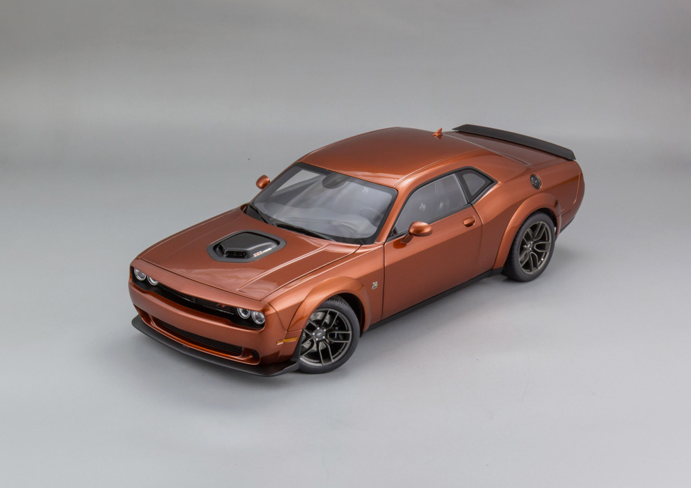 Масштабная модель Dodge Challenger R/T Scat Pack Shaker Widebody - 2022 #1