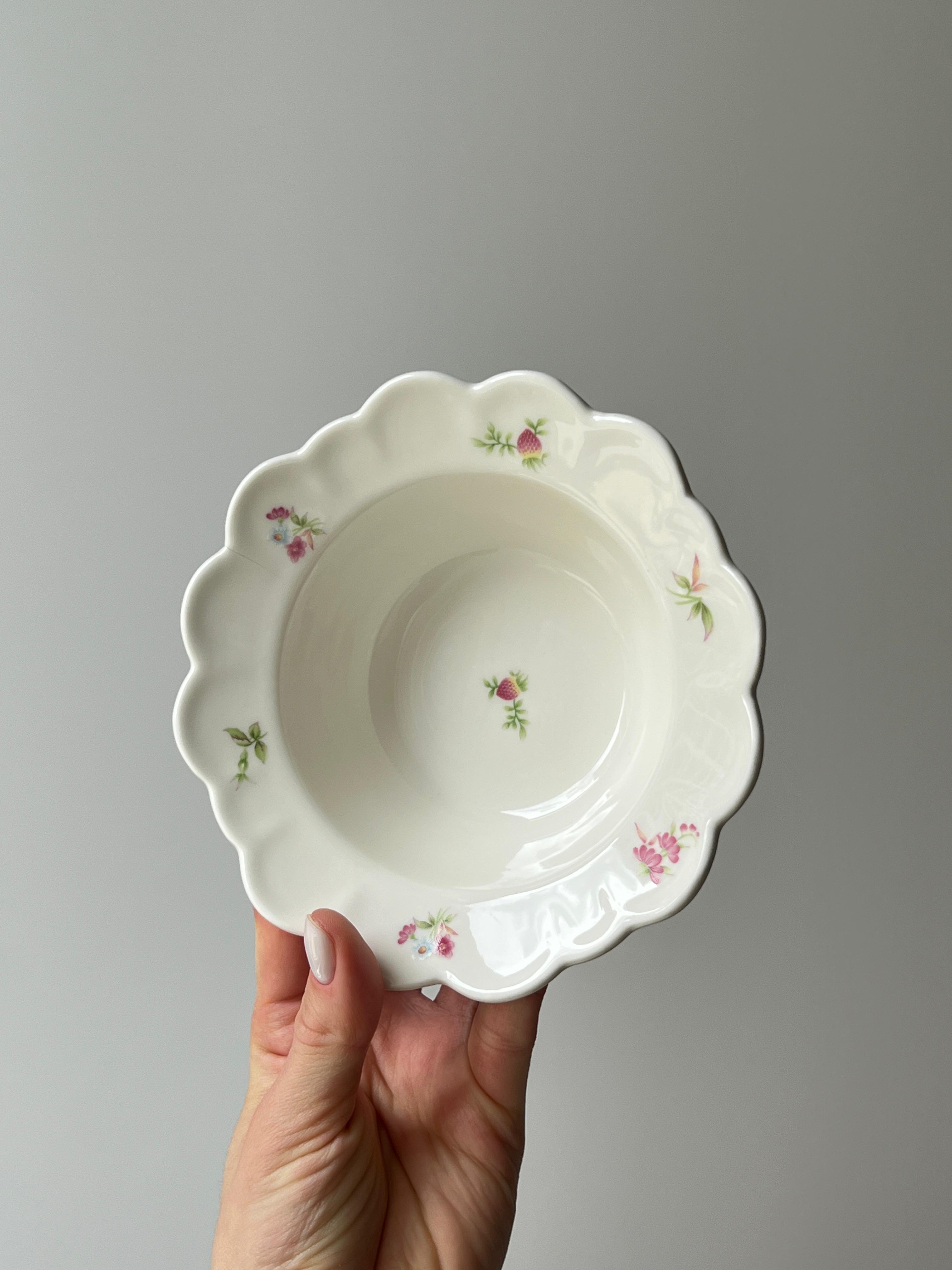 Тарелка керамическая глубокая Пиала 16 см в цветочек