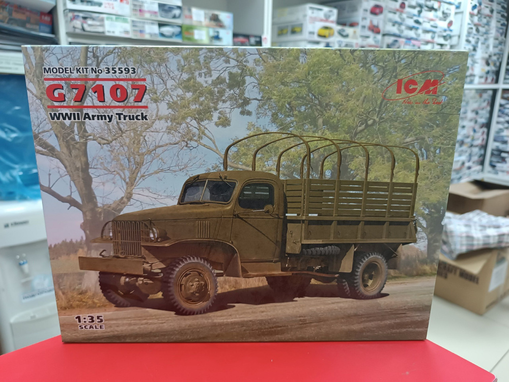 35593 G7107, Армейский грузовой автомобиль IIМВ ICM 1:35 Сборная модель  #1