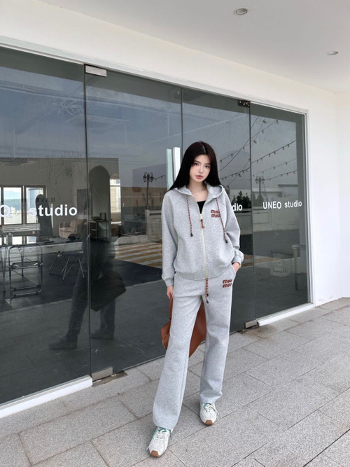 Костюм спортивный Женский Burberry Повседневный серый, размер 46