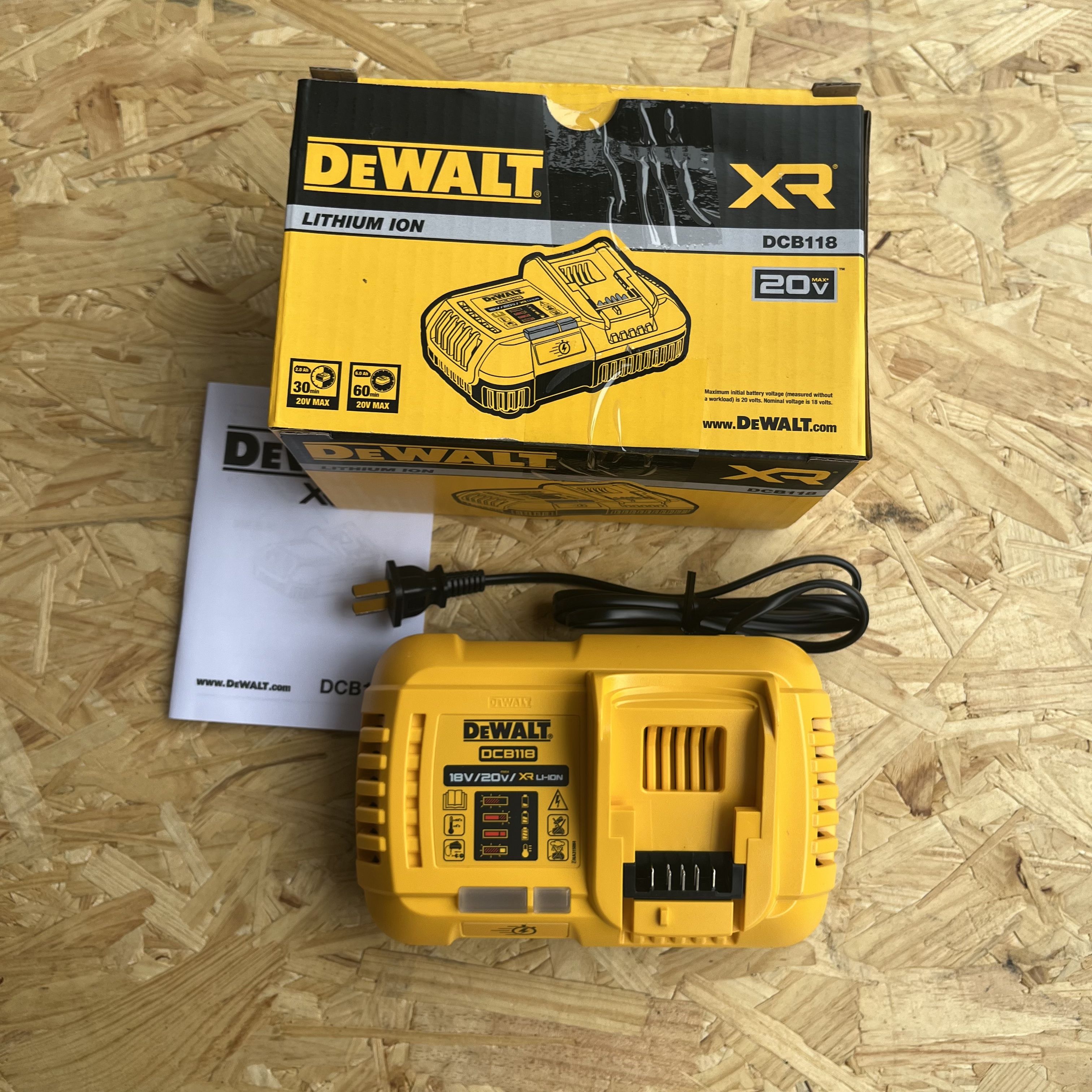 DEWALTDCB118ЗарядноеустройстводлялитиевыхбатарейDewalt10.8V12V18V20V