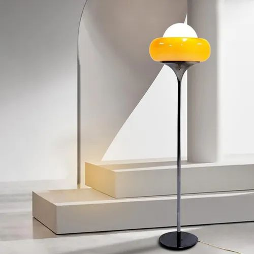 Торшер в спальне #1