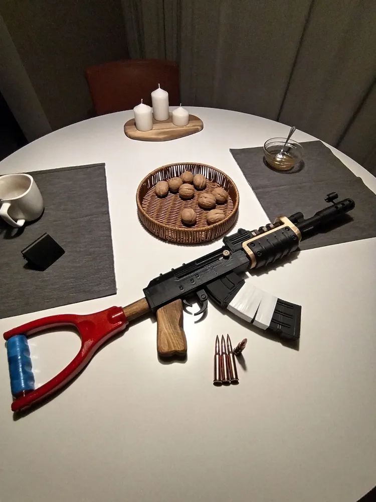 Штурмовая винтовка (Калаш), золотой, 80см