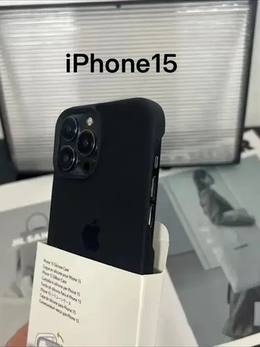 Чехол Half-Cover Soft-Shell для iPhone 15 с вырезанными кнопками, доступный в 10 цветах