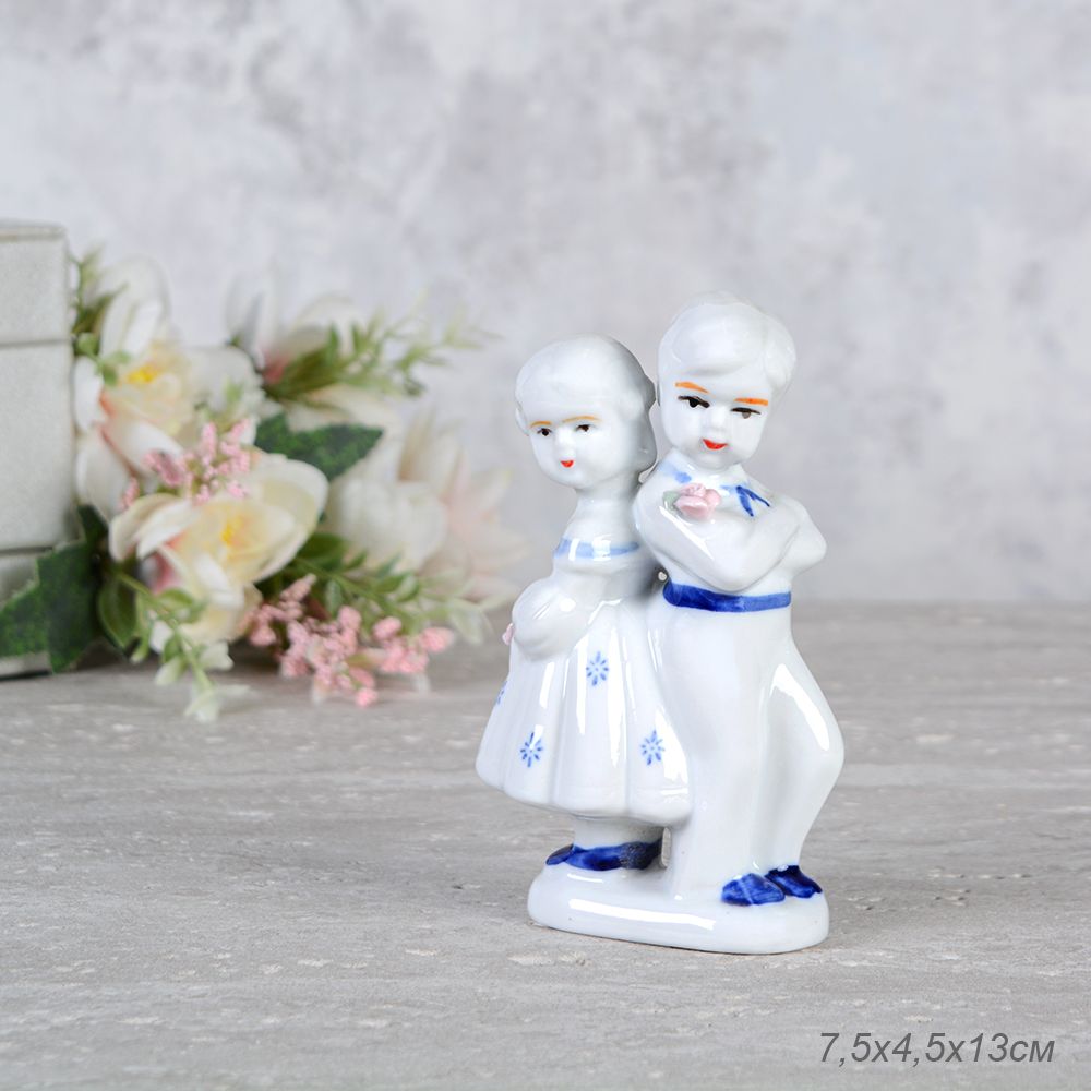 Статуэтка Мальчик и девочка, фарфор, 7,5 х 4,5 х 13 см