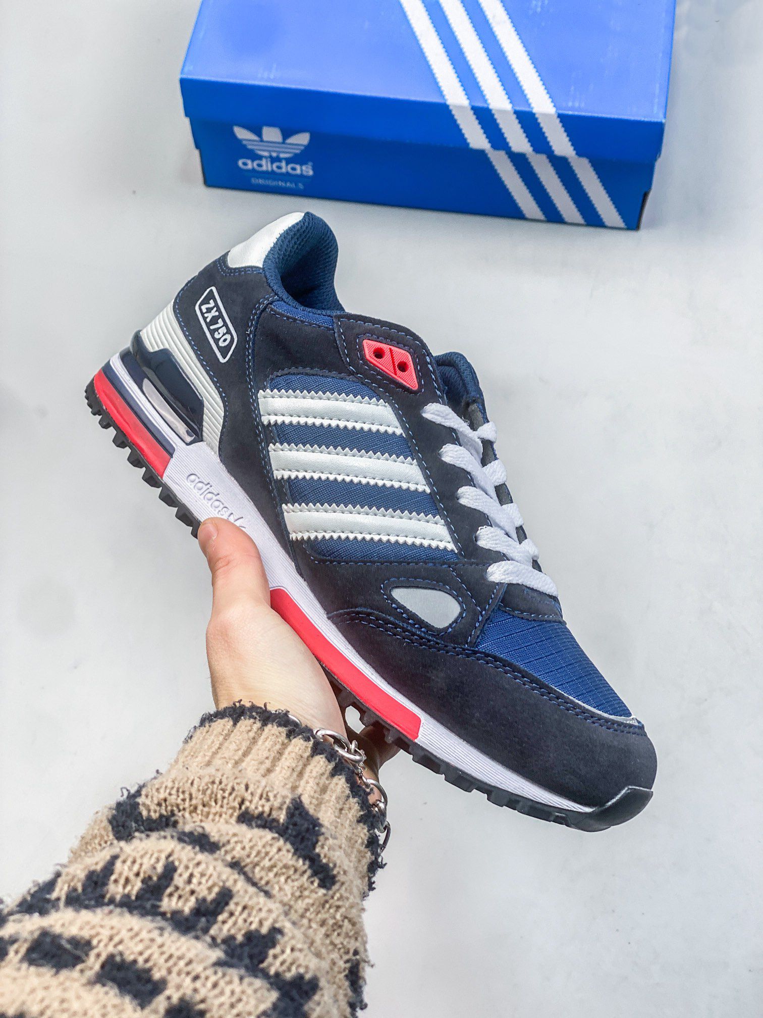 КроссовкиAdidasZX750ZA63