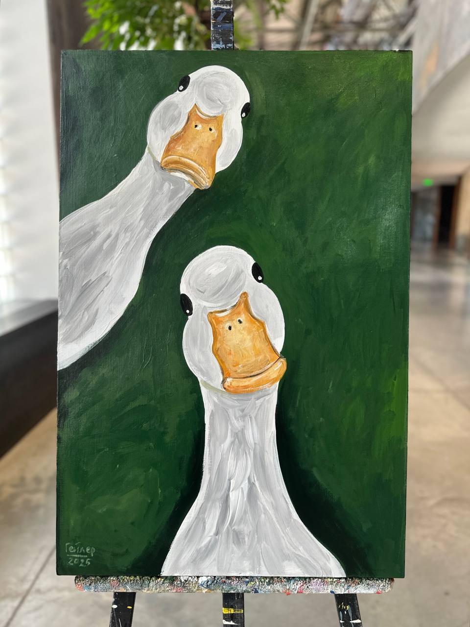 Ол оған қолын тигізіп, оны трахает етеді