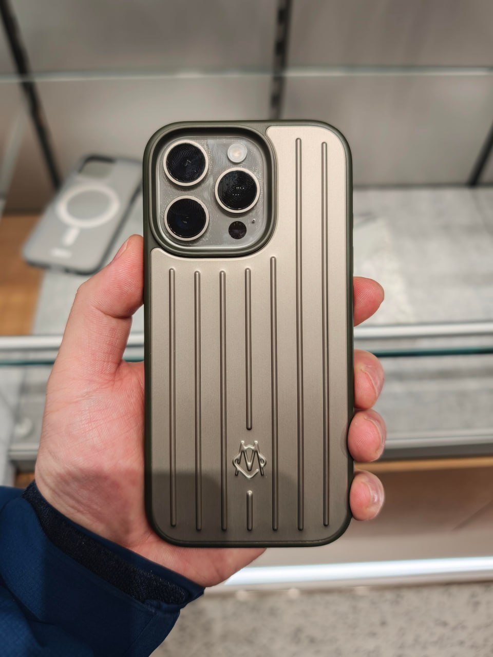 Чехол rimowa Case for iPhone 16 Pro titanium - золотистый купить