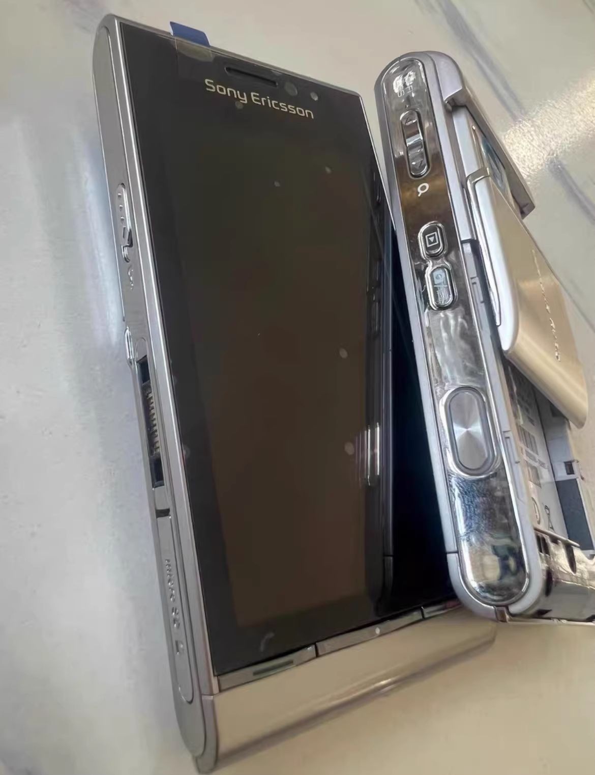 SonyEricssonМобильныйтелефон,серебристый