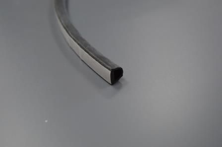 Профиль пористый резиновый уплотнительный самоклеющийся D-образный черного цвета. Основание 11 мм, высота #1