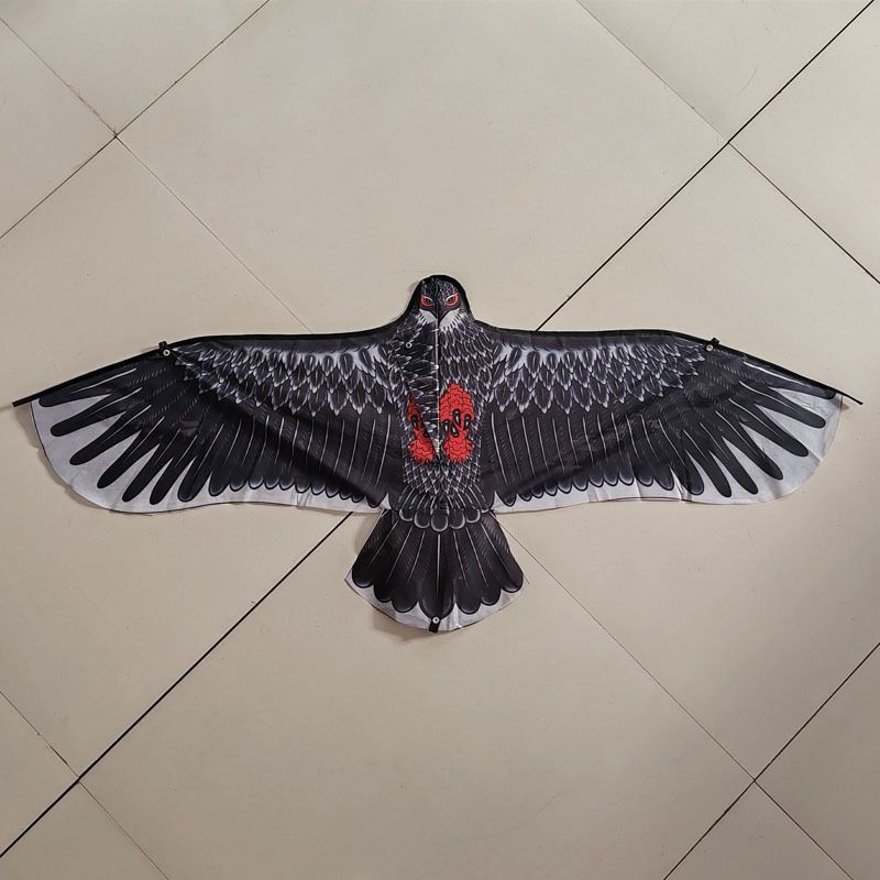 Воздушный змей-орел для того, чтобы гонять птиц и пугать их воздушным ...