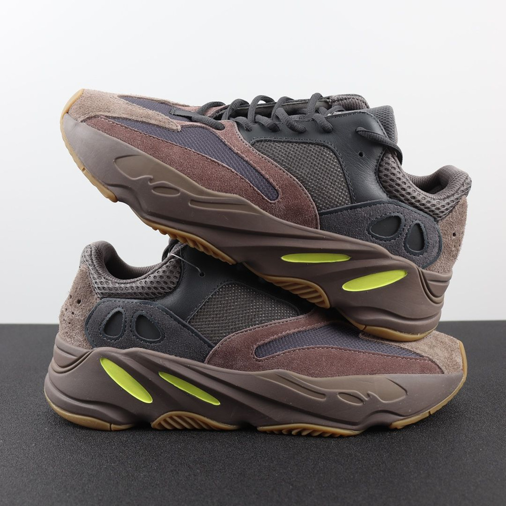 Кроссовки YEEZY  x Yeezy 700 v3 #1