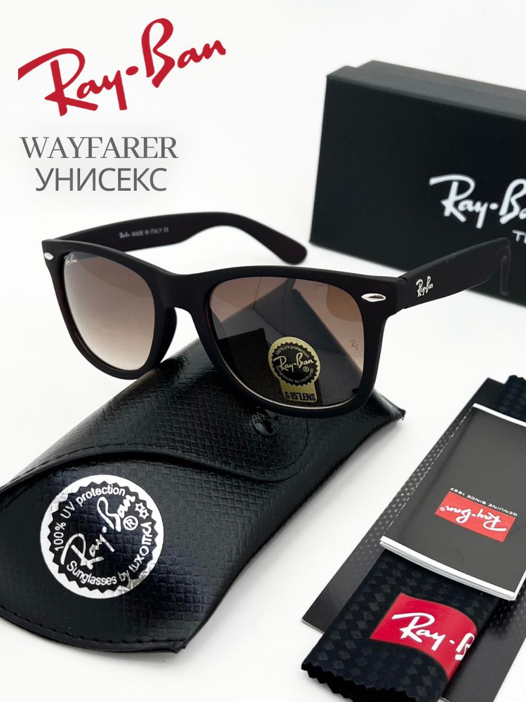 Желіде жалаңаш және бақытты Playboy