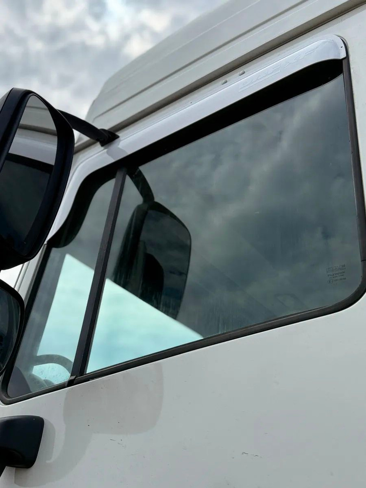Дефлекторы белые для DAF XF 95/105, 2 штуки #1