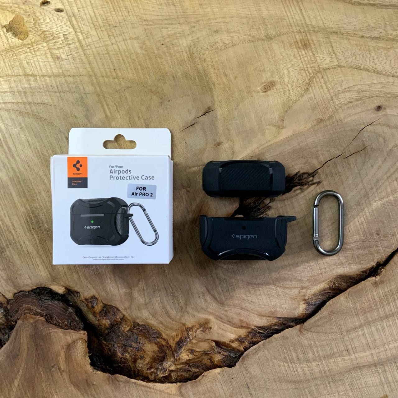 ЧехолскарабиномSpigenдлянаушниковAirPodsPro2/Черный