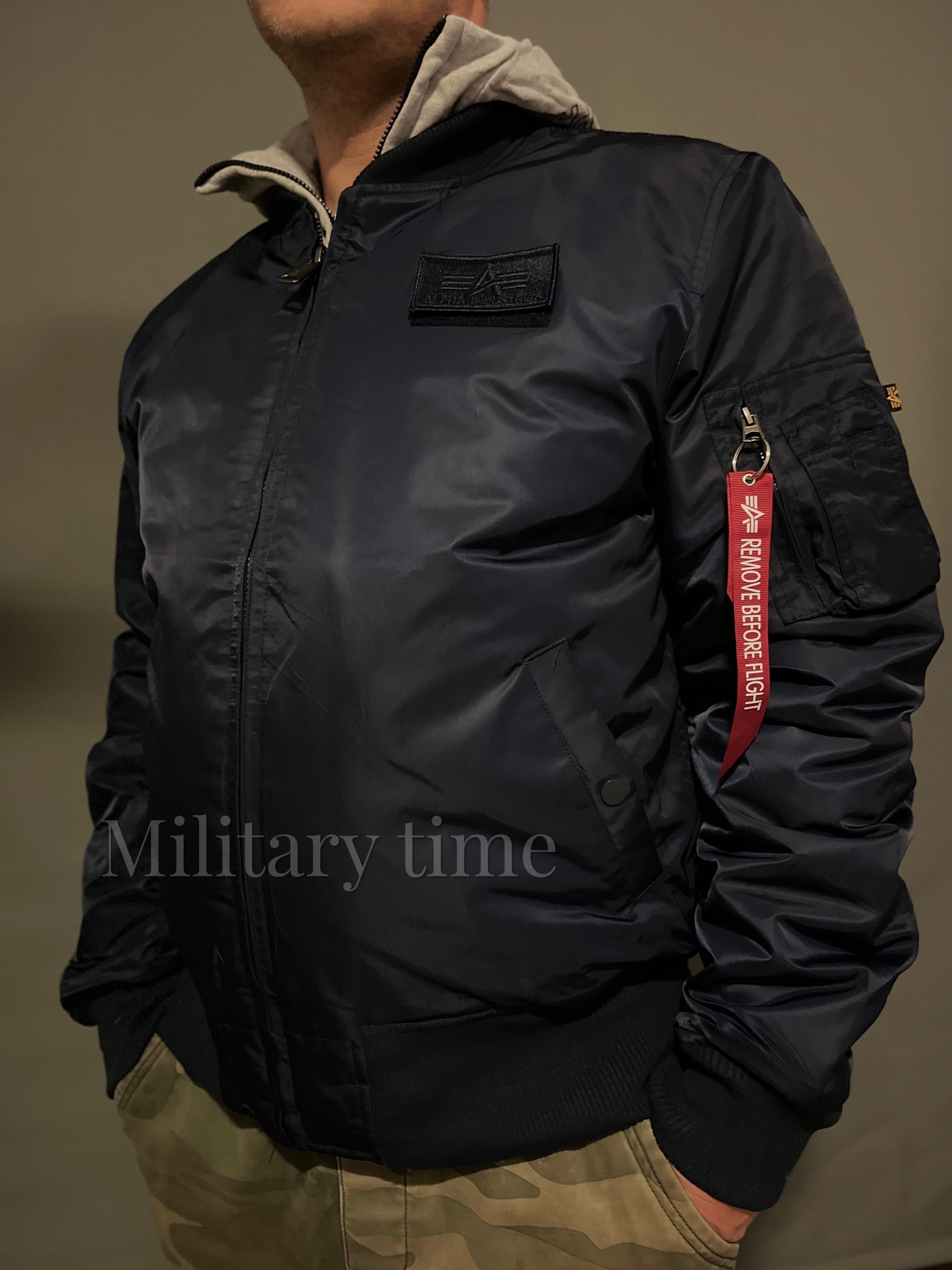 КурткаAlphaIndustries