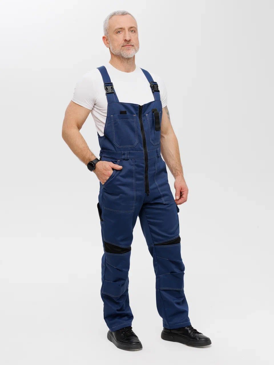 Рабочий полукомбинезон в действии