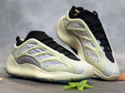 Кроссовки мужские adidas YEEZY Boost 700 купить на OZON по низкой цене
