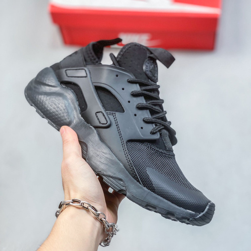 Nike huarache hotsell ultra triple black