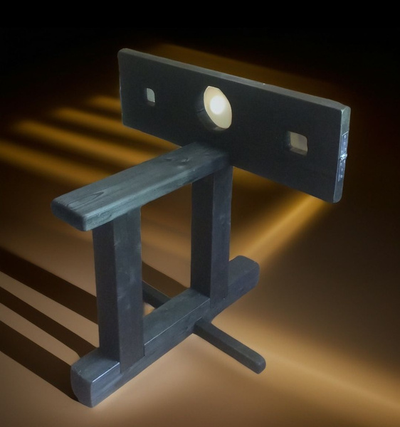 Оны ұрсып жатыр, күйеуі шақырады.